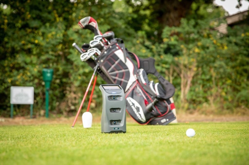 Golfbag im Frühling, Golf Track Monitor 